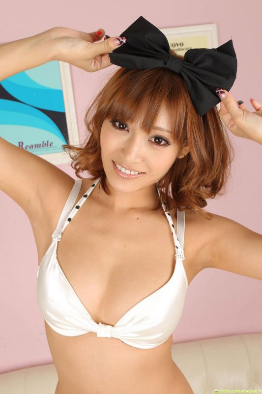 日本大胸内衣美女明日花私房诱人写真