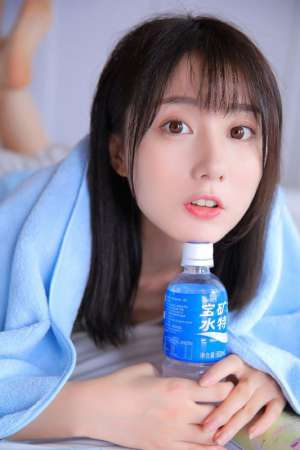 清纯美女御姐白嫩长腿玲珑有致写真