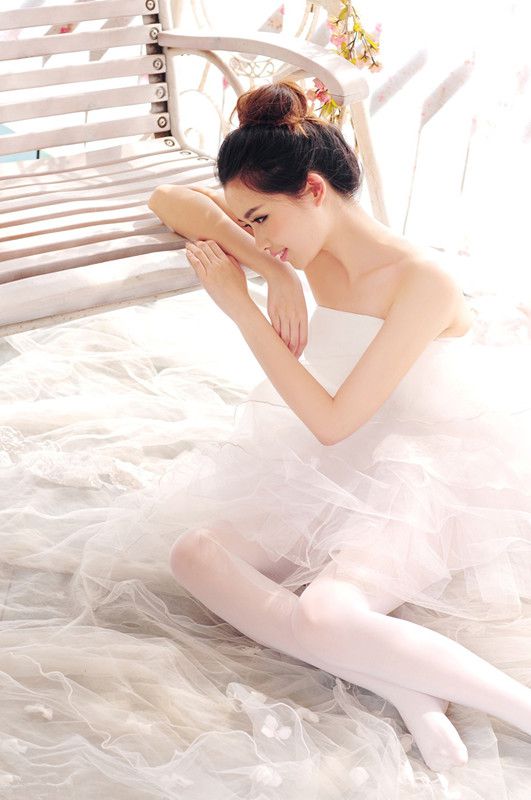 气质美女唯美白纱迷人写照