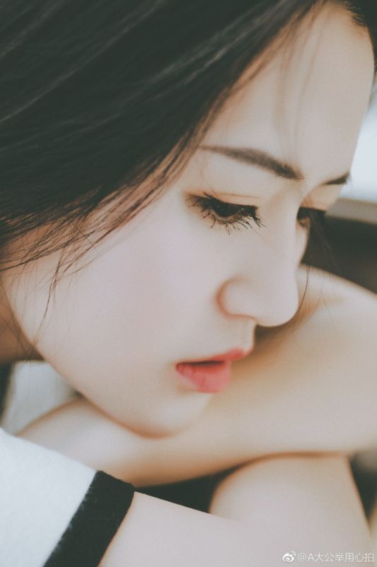 街拍叛逆腹黑少女背带牛仔裤车轨复古人像写真