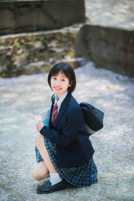 日本少女开学季小清新制服美女养眼写真图片