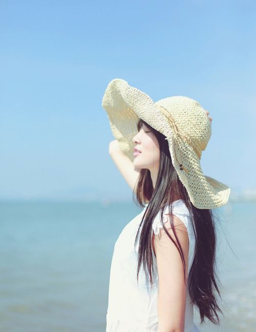 清纯美女海边迷人写真照