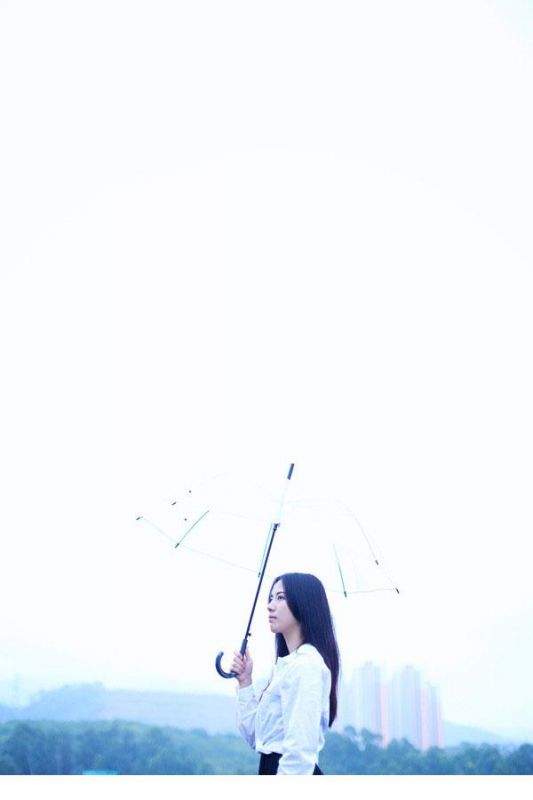 街拍美女学生装显清纯