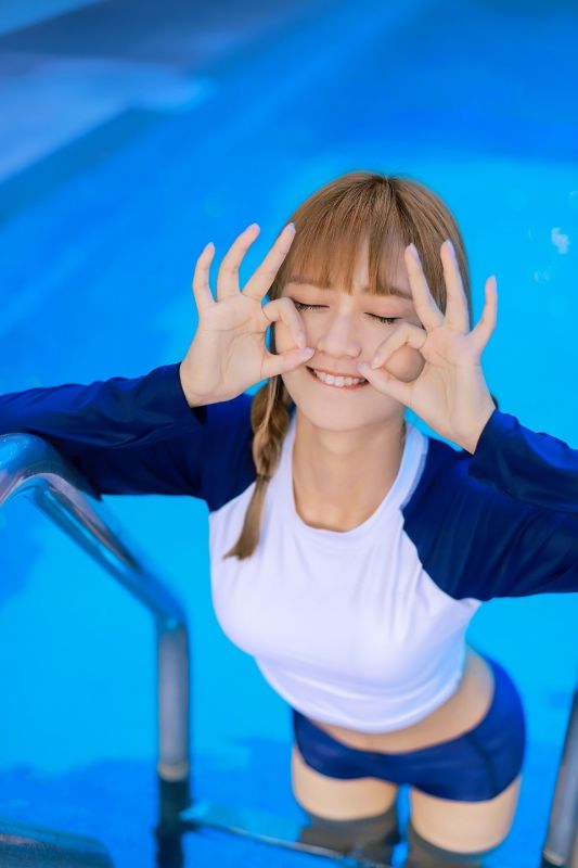 湿身巨乳辣妹情趣泳衣比基尼性感丰盈美女写真