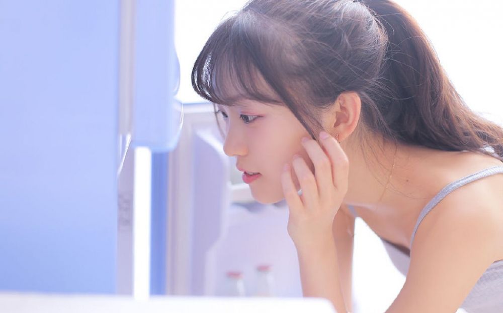 马尾辫清纯少女私房长腿吊带性感香肩写真