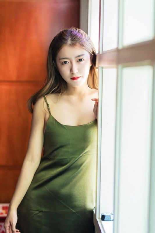 骨感御姐修身镂空礼裙气质成熟美女写真