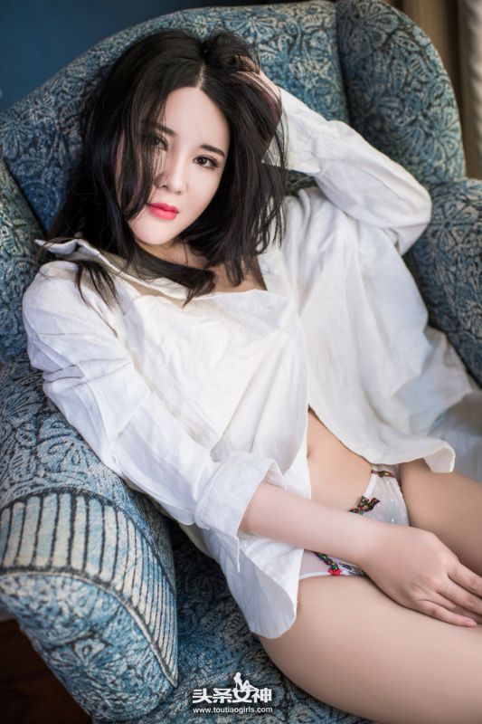 漂亮美眉图片SukkiQ可儿家居服私拍照