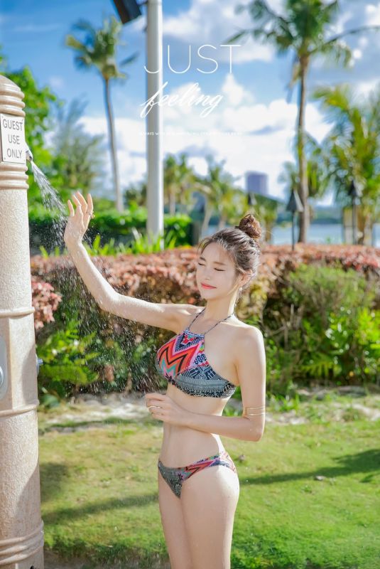 90后比基尼美女酥胸美奶大胆美腿户外沙滩写真