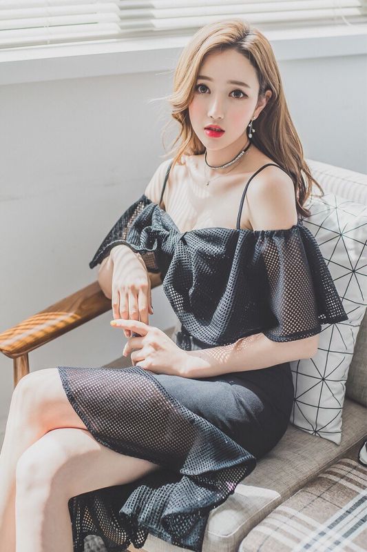 韩国爆乳美女模特李妍静透视黑裙大胆人体艺术写真
