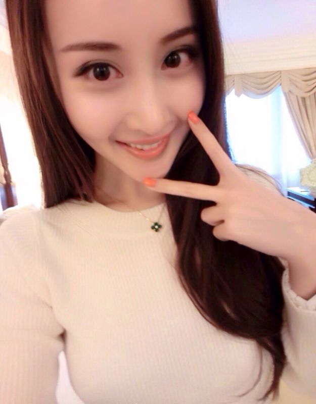 甜美女孩王若心最新生活照