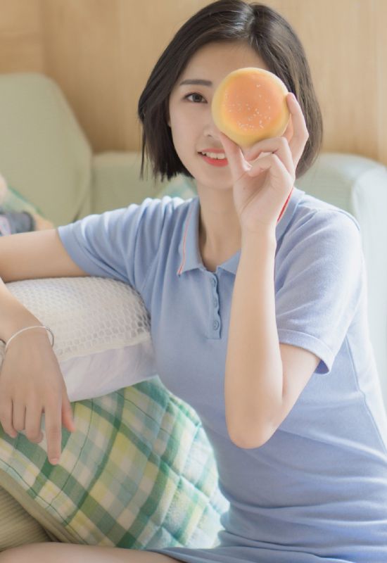 短发polo衫少女白嫩真空性感美足写真