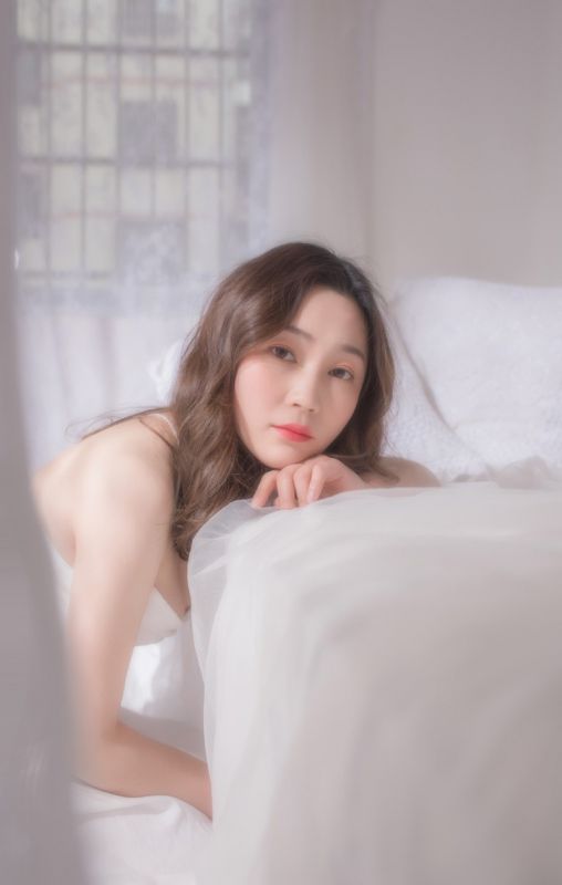 梦幻交换美妇床上风骚抚媚妖娆性感撩人系列写真