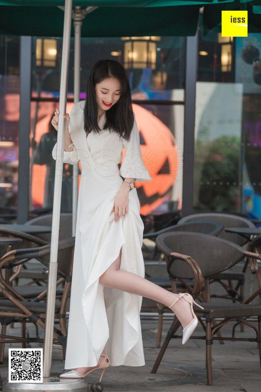 姗姗 《烈焰红唇白长裙》丝袜美腿写真套图