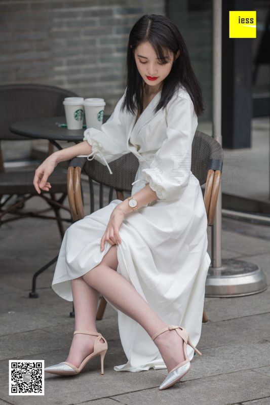 姗姗 《烈焰红唇白长裙》丝袜美腿写真套图