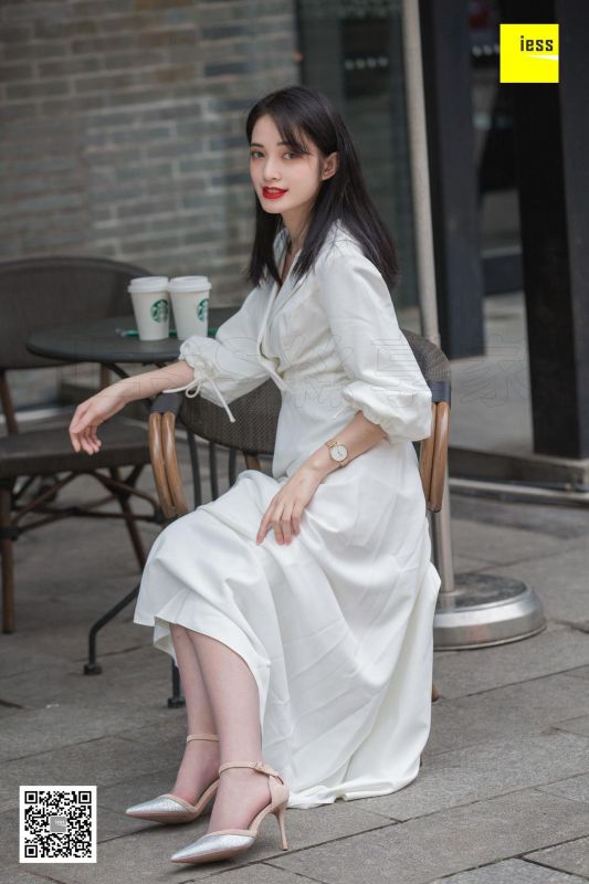姗姗 《烈焰红唇白长裙》丝袜美腿写真套图