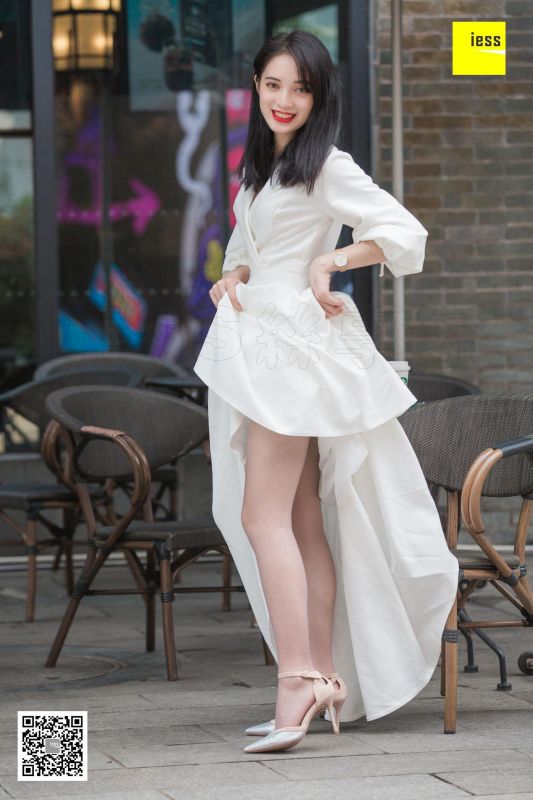 姗姗 《烈焰红唇白长裙》丝袜美腿写真套图