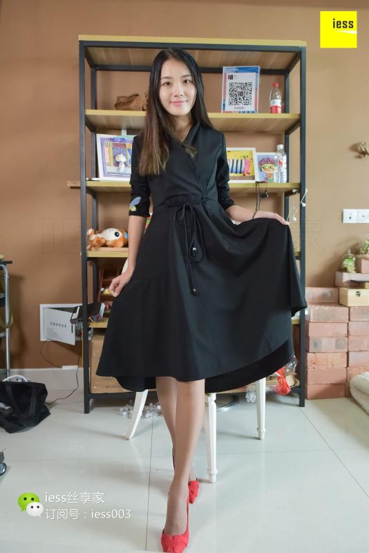 婉萍 《长裙飘飘棕丝》