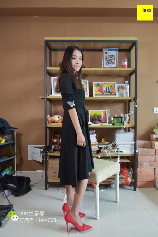 婉萍 《长裙飘飘棕丝》