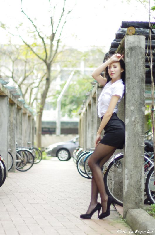 小安柏Anber - 黑丝OL与国军女教官 写真图片