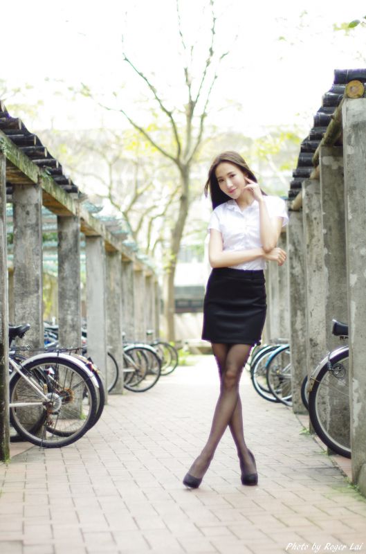 小安柏Anber - 黑丝OL与国军女教官 写真图片