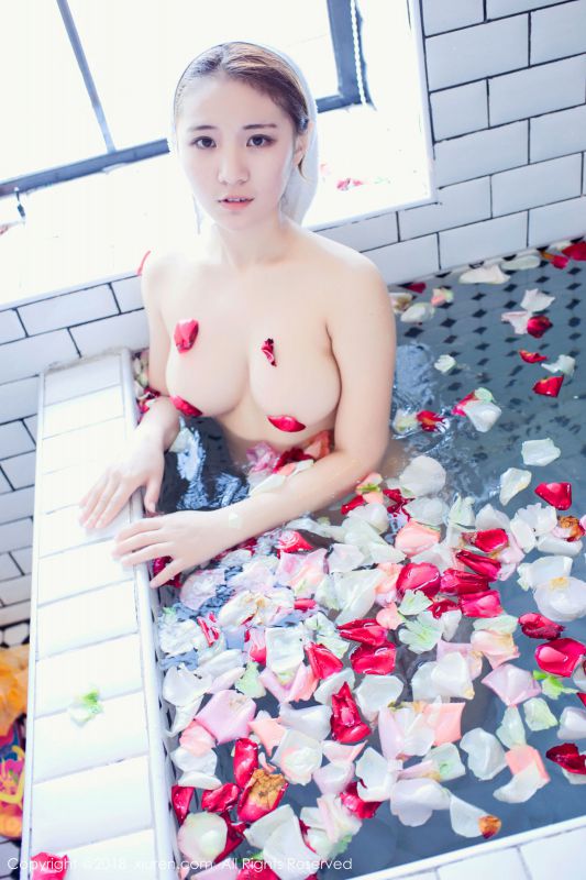久久Aimee - 唯美花瓣浴