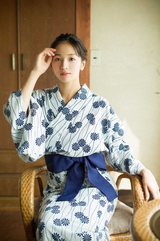 Erika Denya 傳谷英里香「美の誕生。」