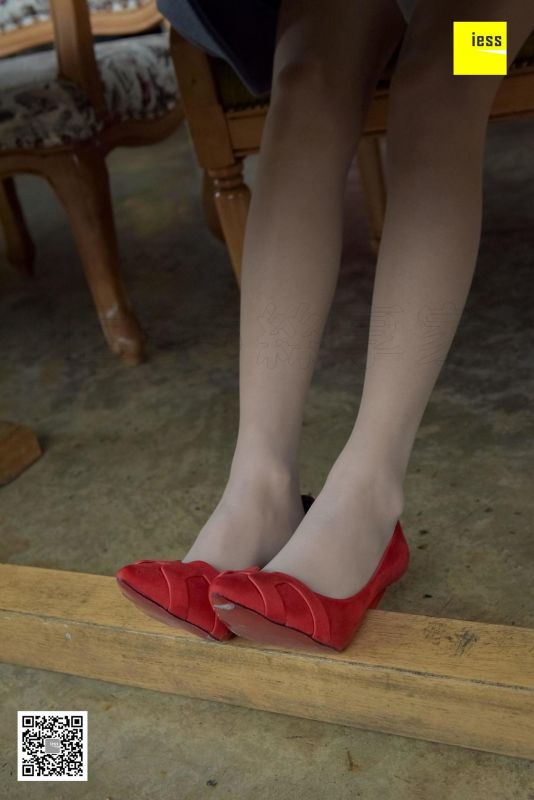 婉萍 《蕾丝裙肉丝红鞋》 丝足写真