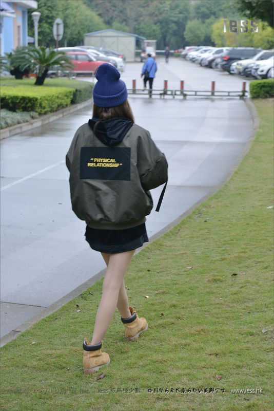 潇潇《短靴、肉丝与单车》