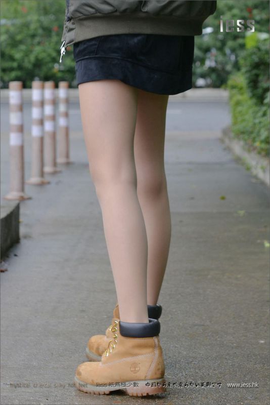 潇潇《短靴、肉丝与单车》