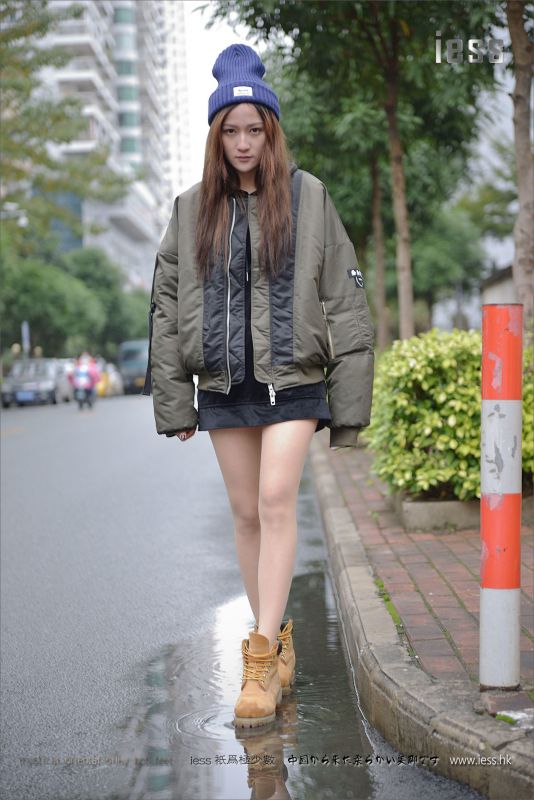潇潇《短靴、肉丝与单车》