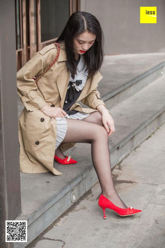 姗姗《气质风衣小红高》丝足美腿写真