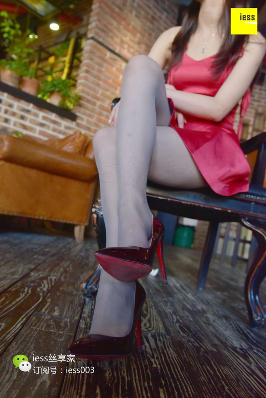 桂秋 《女王的灰丝》 丝足写真