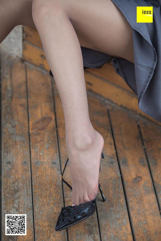 桃子 《幼师桃子》丝袜美脚套图