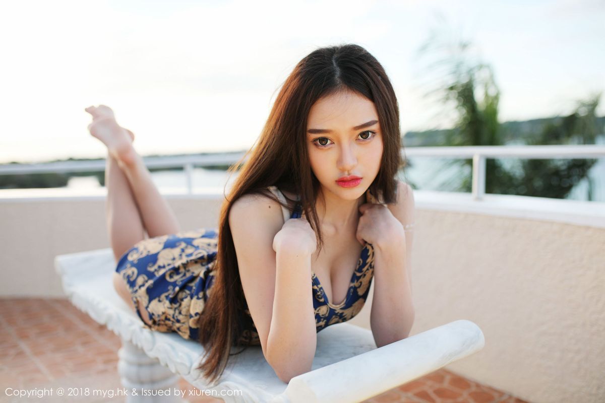 女神@唐琪儿il的外拍韵味旗袍系列