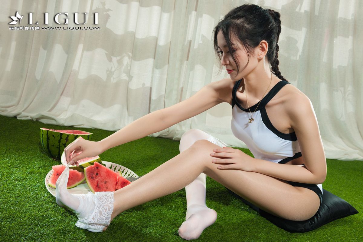 腿模小戈 - 白丝西瓜妹 写真套图