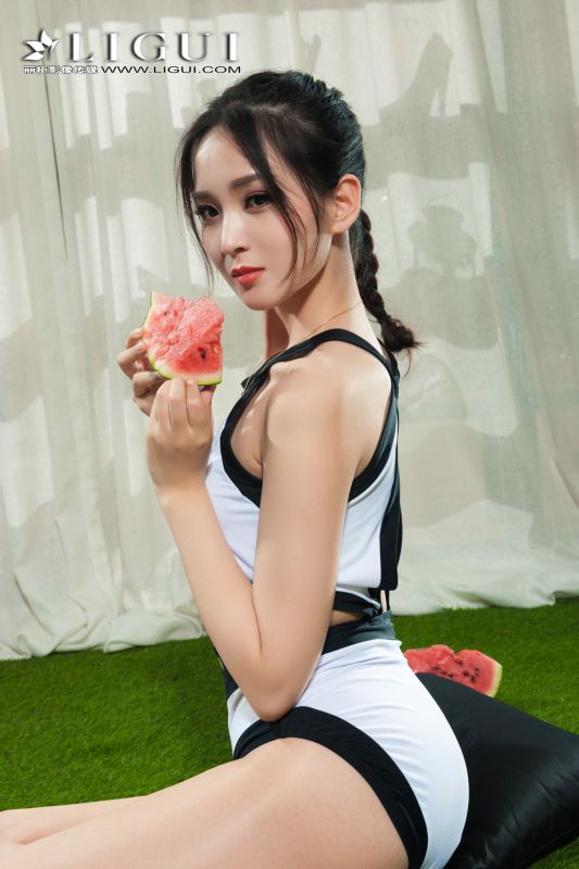腿模小戈 - 白丝西瓜妹 写真套图