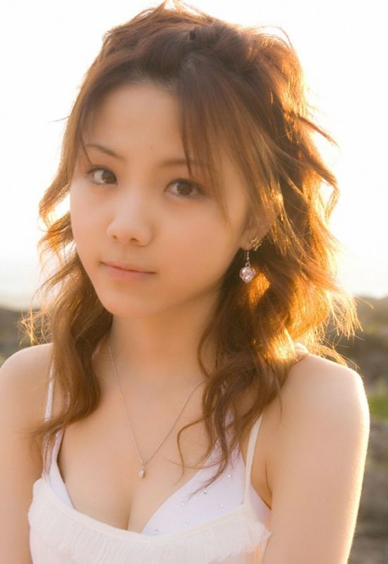甜美嫩模日光浴胸白貌美