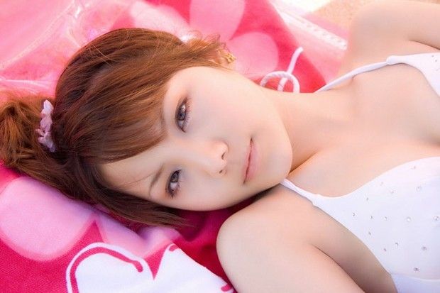 甜美嫩模日光浴胸白貌美