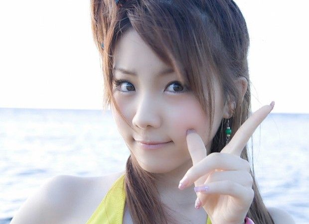 甜美嫩模日光浴胸白貌美