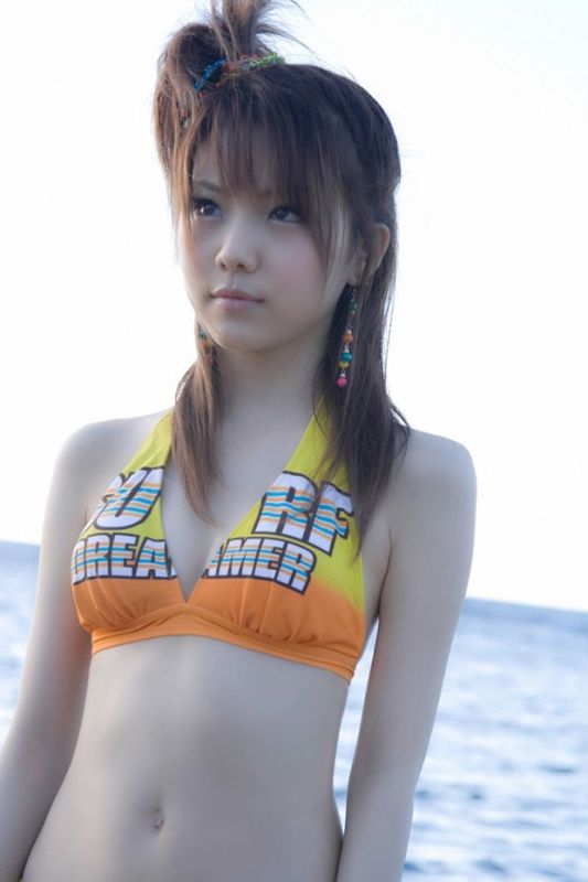 甜美嫩模日光浴胸白貌美