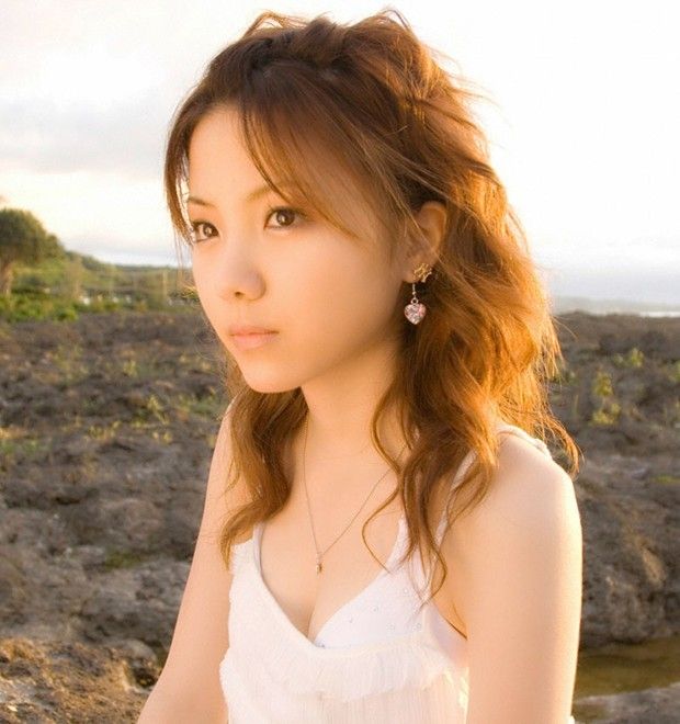 甜美嫩模日光浴胸白貌美