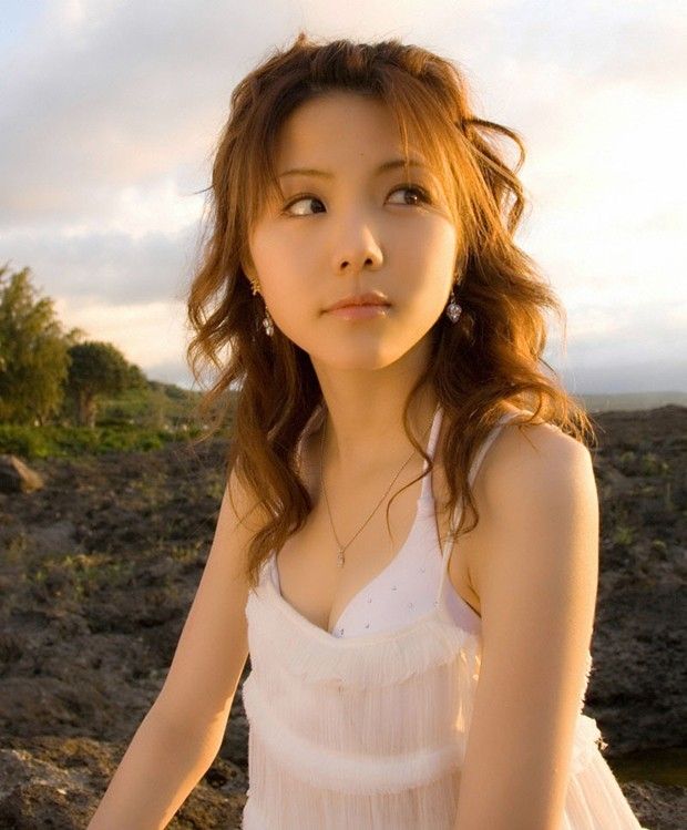 甜美嫩模日光浴胸白貌美
