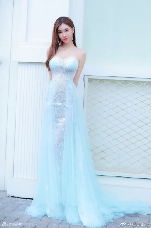 小姐姐用运动练出完美身材！