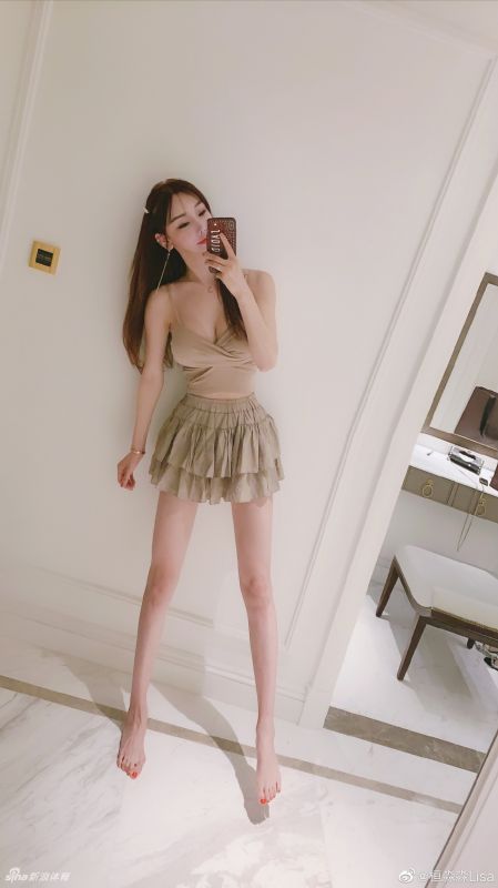 小姐姐用运动练出完美身材！