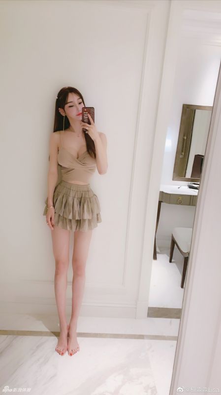 小姐姐用运动练出完美身材！