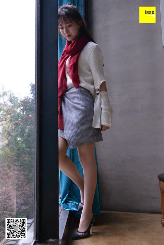 紫紫 《透视高跟里的趾缝》丝袜美腿写真套图