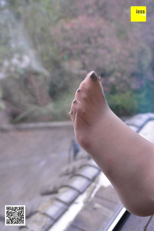 紫紫 《透视高跟里的趾缝》丝袜美腿写真套图
