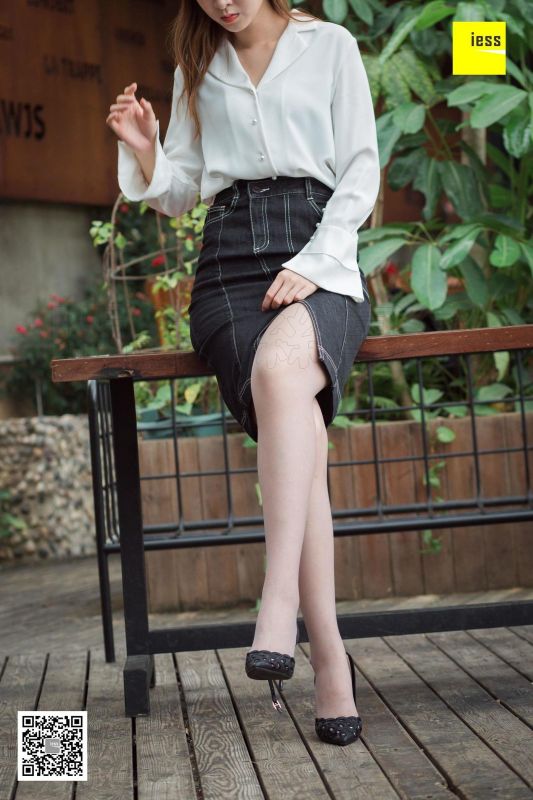 紫紫《紫紫知性灰丝》丝足美腿写真