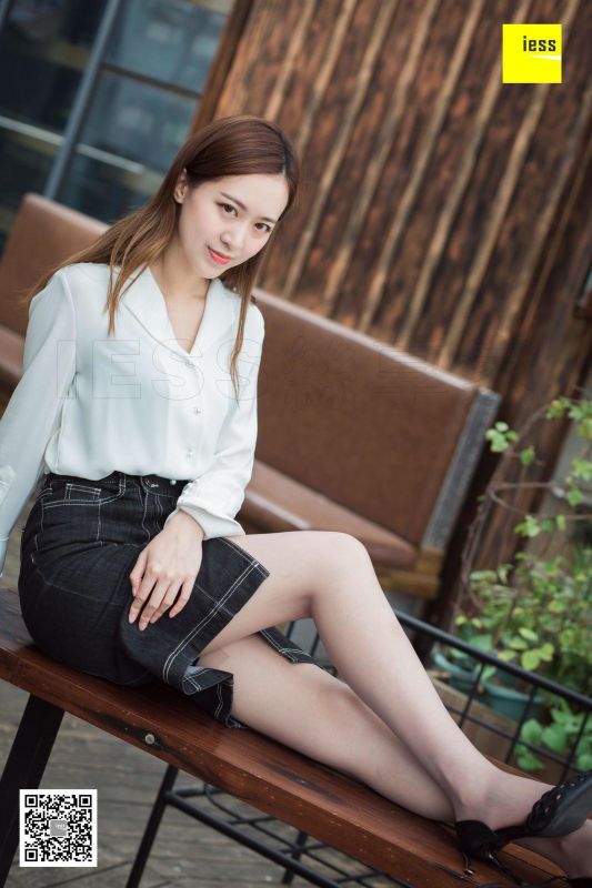紫紫《紫紫知性灰丝》丝足美腿写真