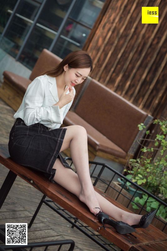 紫紫《紫紫知性灰丝》丝足美腿写真